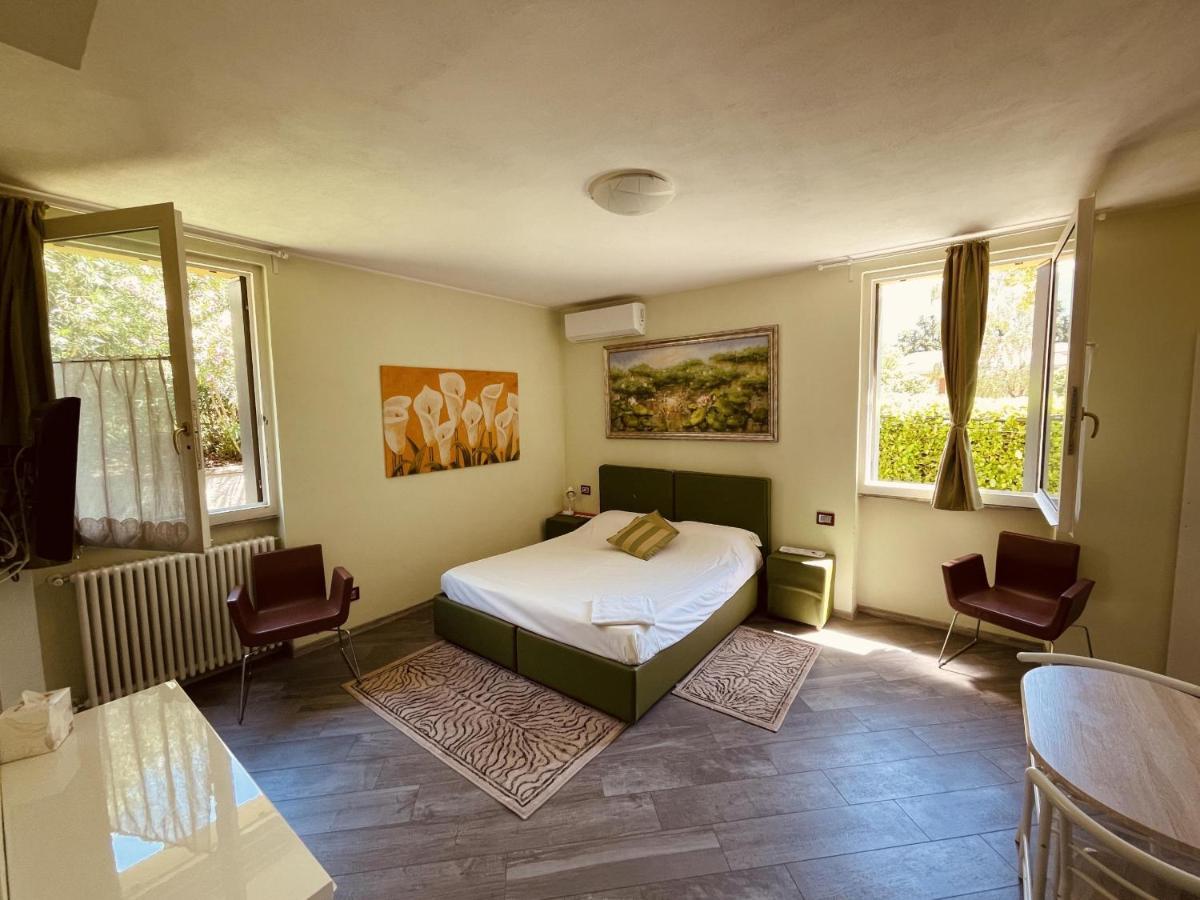 Montebello Lecco Room photo