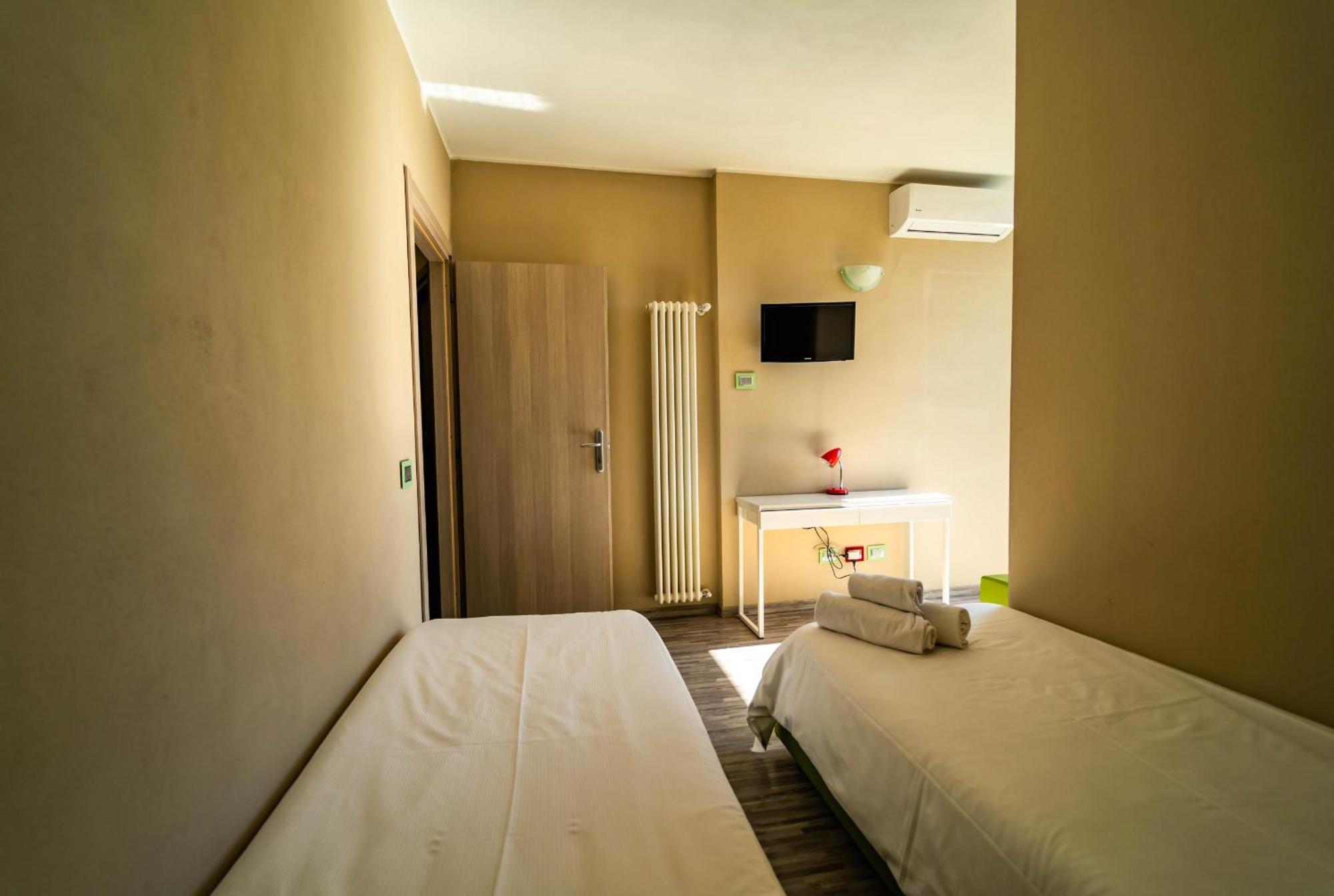 Montebello Lecco Room photo