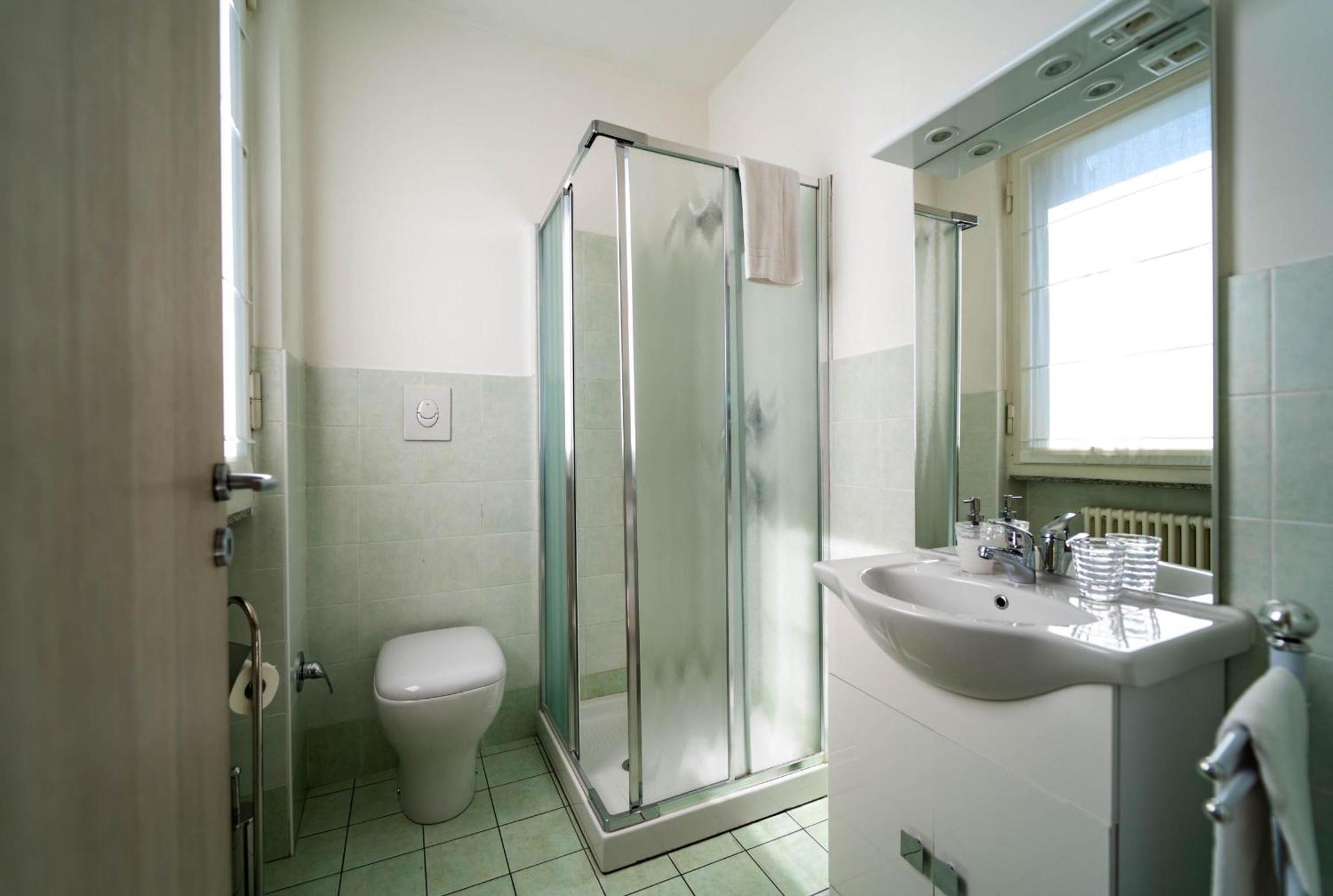 Montebello Lecco Room photo