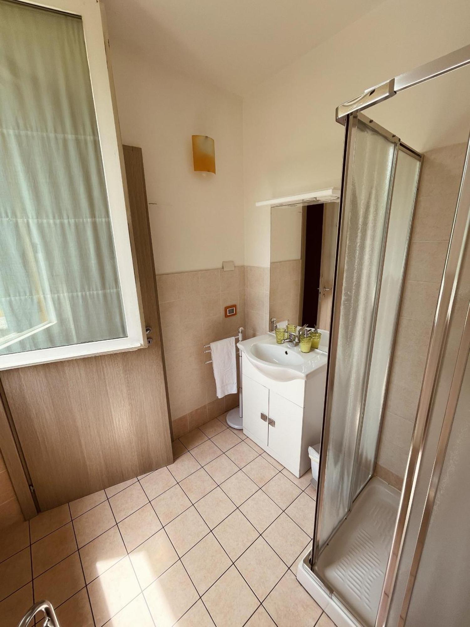 Montebello Lecco Room photo