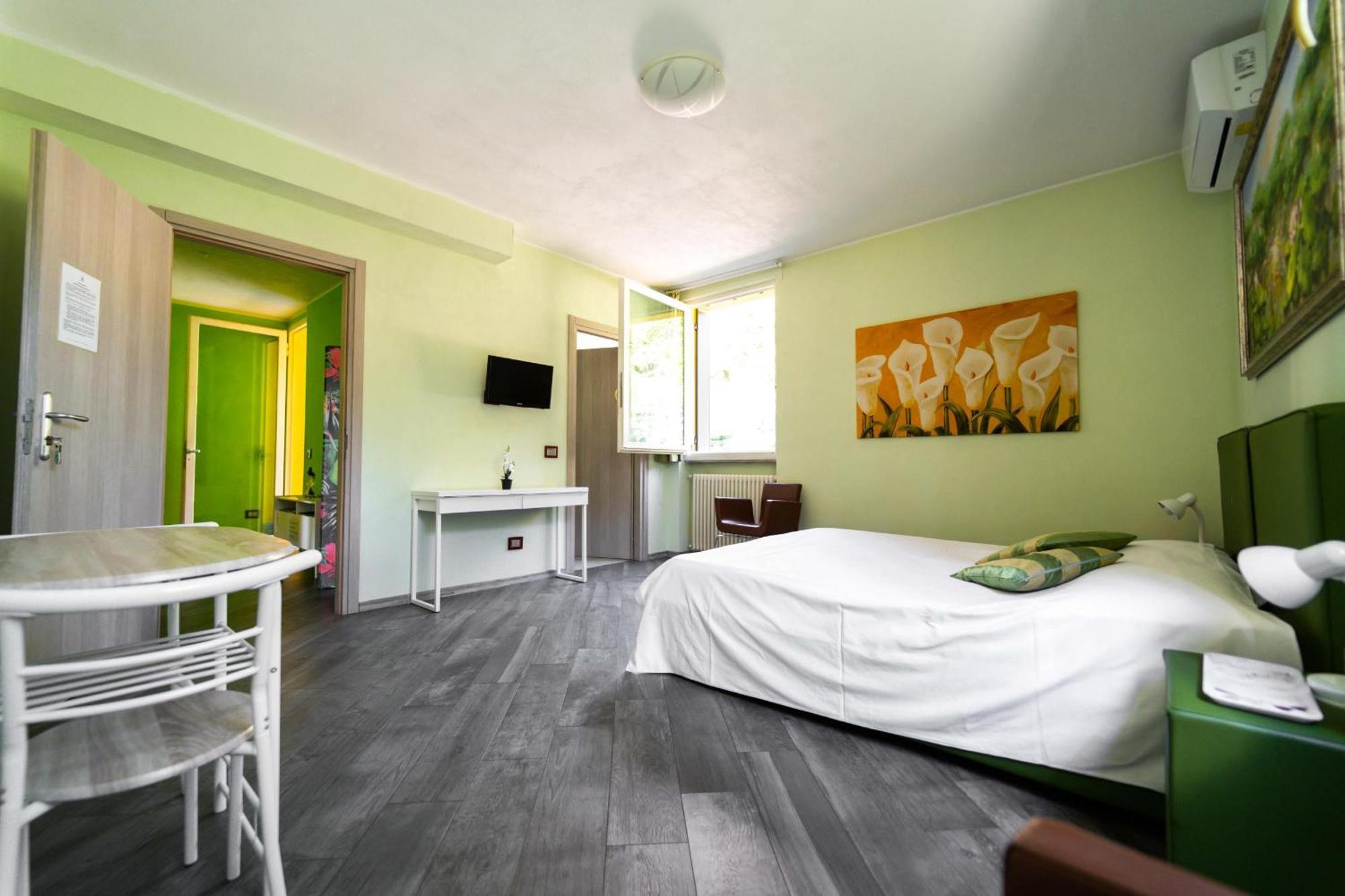 Montebello Lecco Room photo