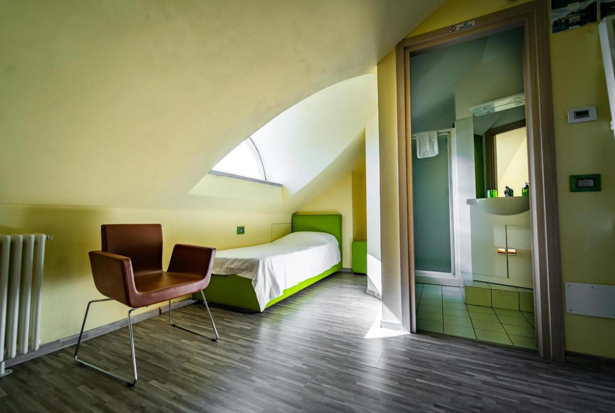 Montebello Lecco Room photo