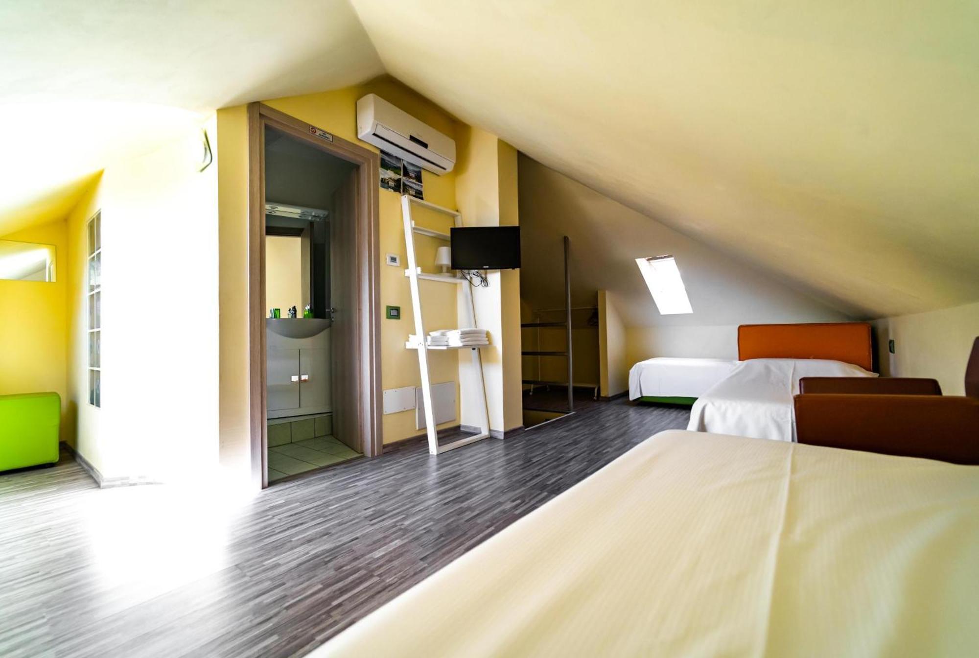 Montebello Lecco Room photo